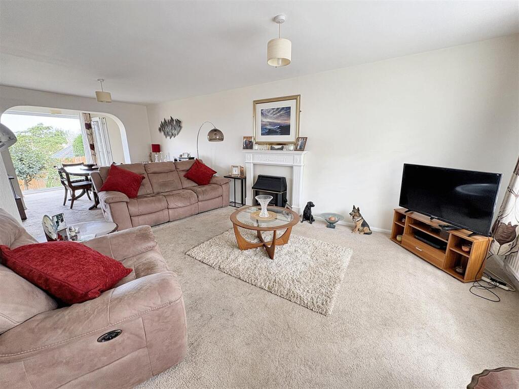 Prospect Close, Wollaston, Wellingborough photo 3