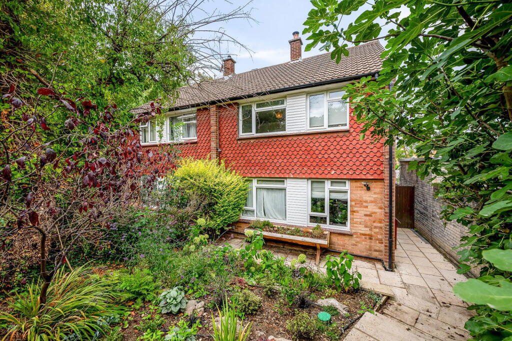 3-bed semi-detached on Victoria Crescent, London SE19, £650,000