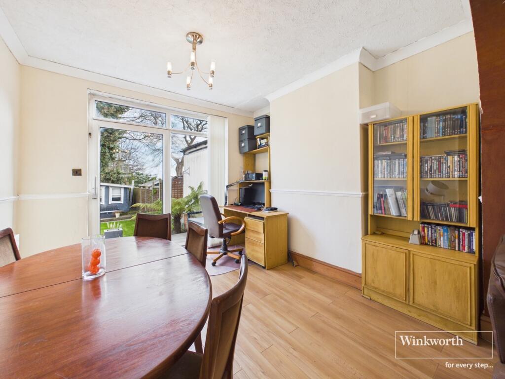 Hill View Gardens, Kingsbury, London, NW9 photo 4