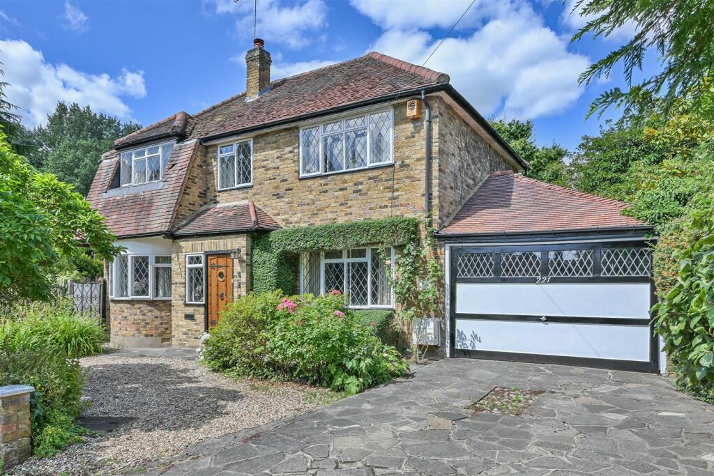 3-bed detached on Brentwood Road, Herongate, Brentwood, £900,000