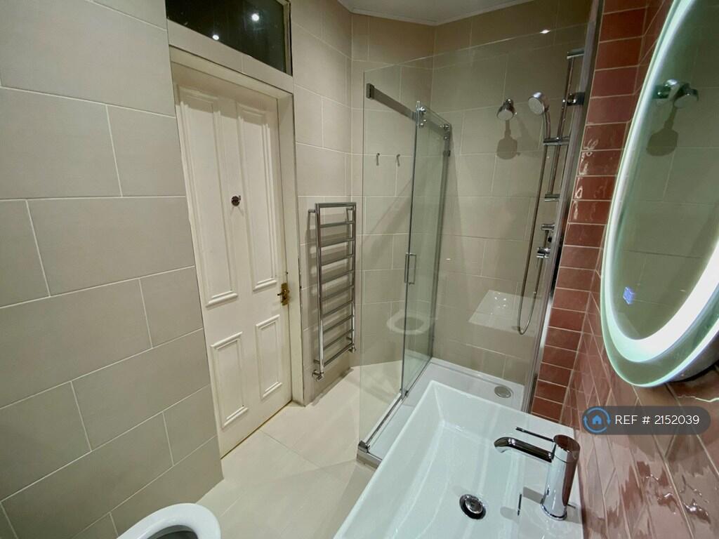 Apartment in Edinburgh - View 4