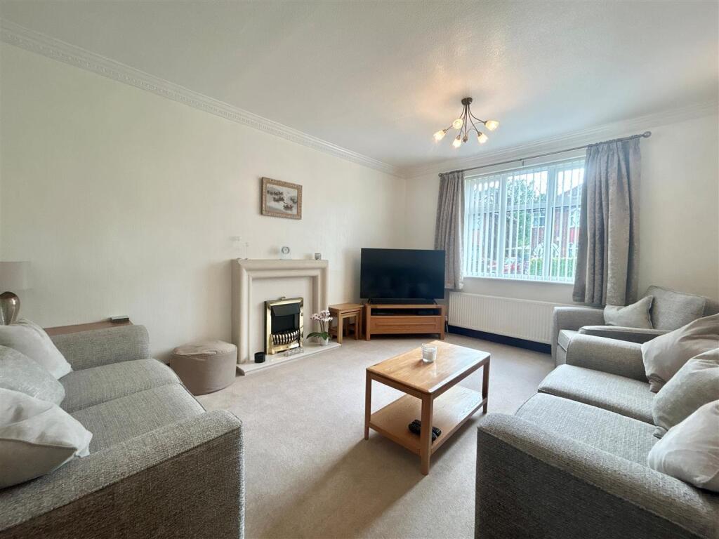 House in Stockport, Heald Green - View 4