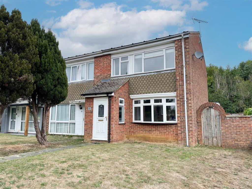 Main image of property: Knaves Hill, Leighton Buzzard