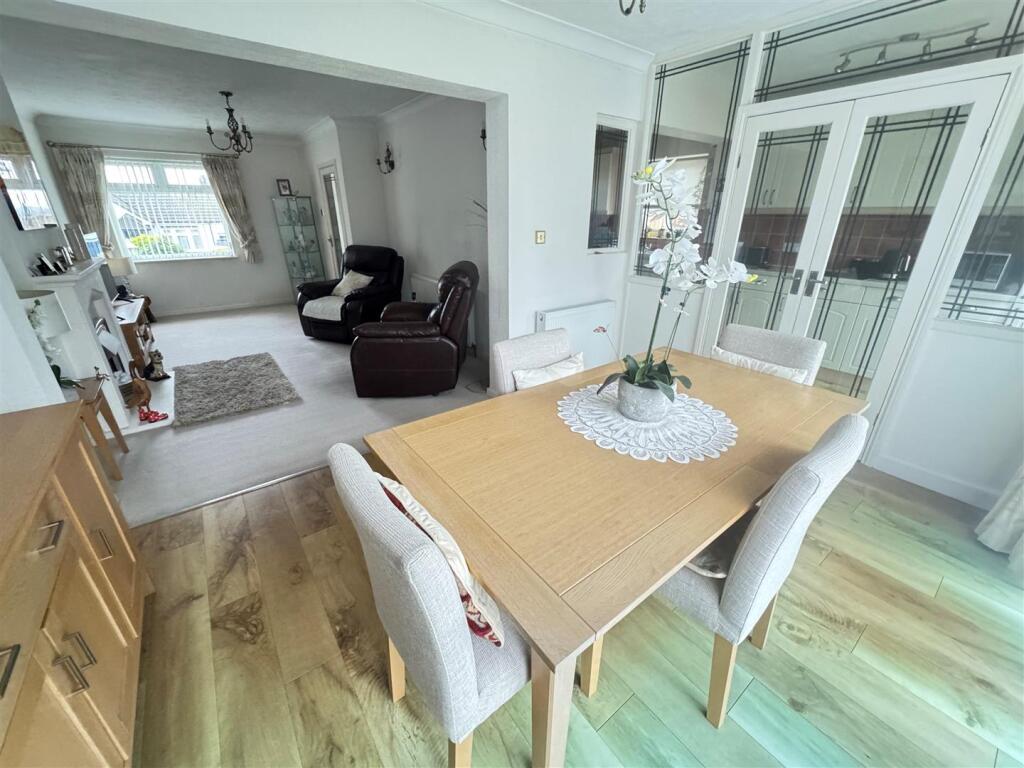 Mountain Ash Avenue, Leigh-On-Sea photo 4