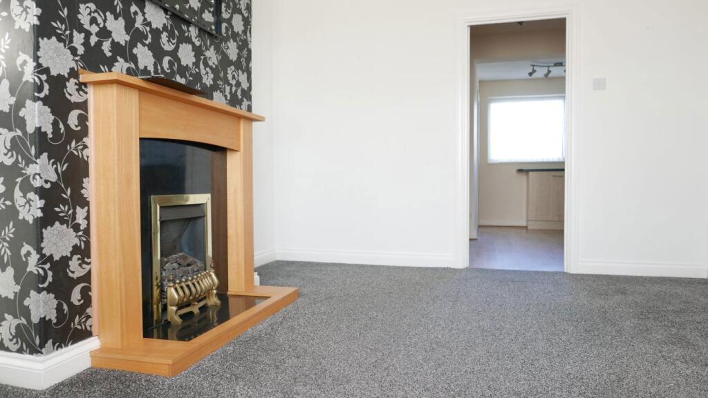 House in Hull - View 4