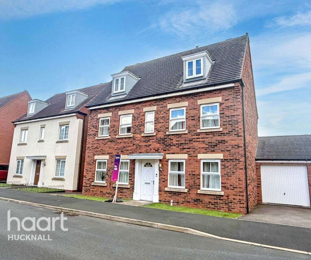 5-bed detached on Kestrel Grove, Nottingham, £375,000