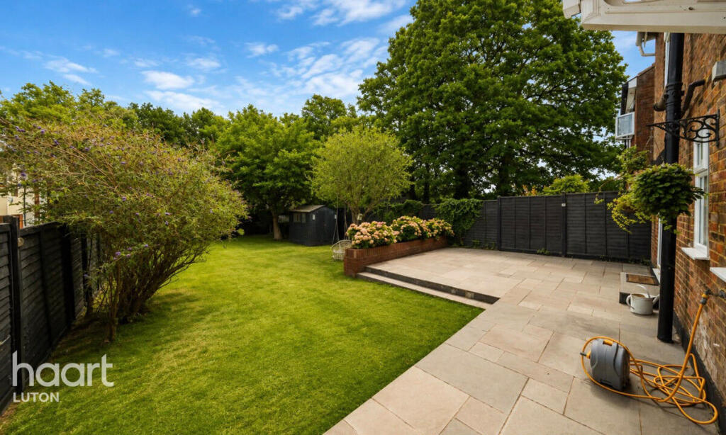 House in Luton - View 4