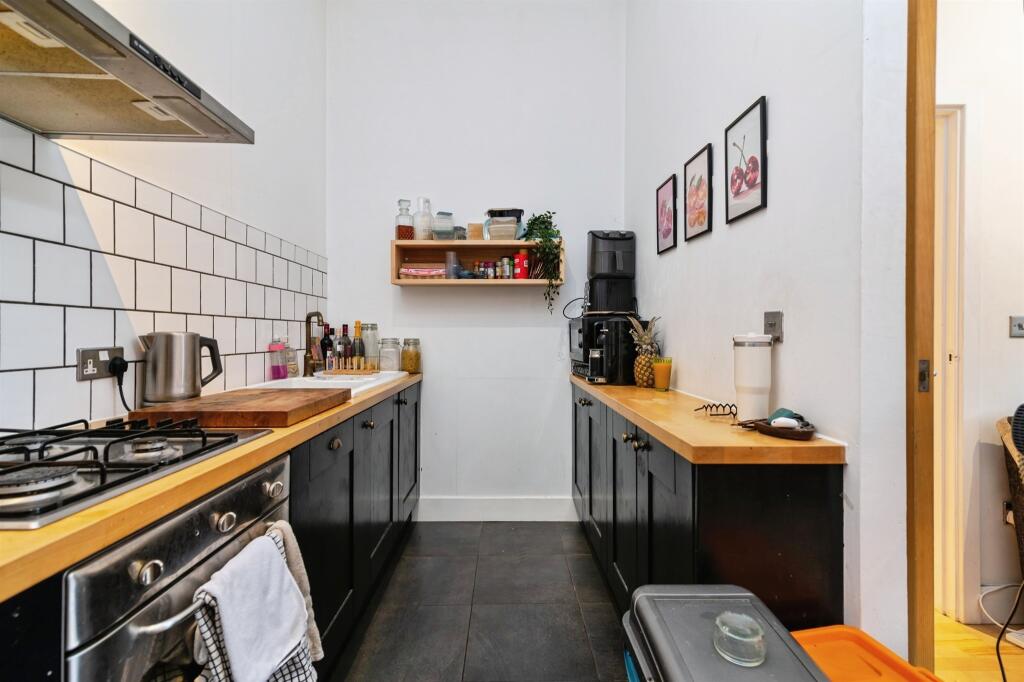 Apartment in Gedling, Daybrook - View 2