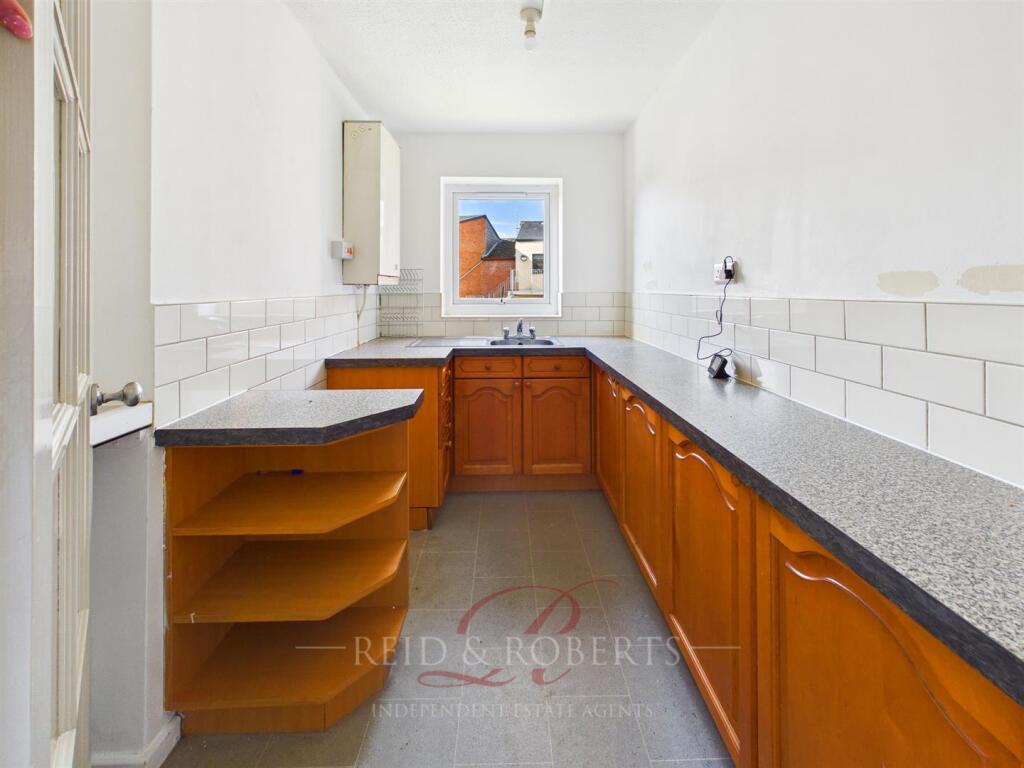 Apartment in Mold - View 3