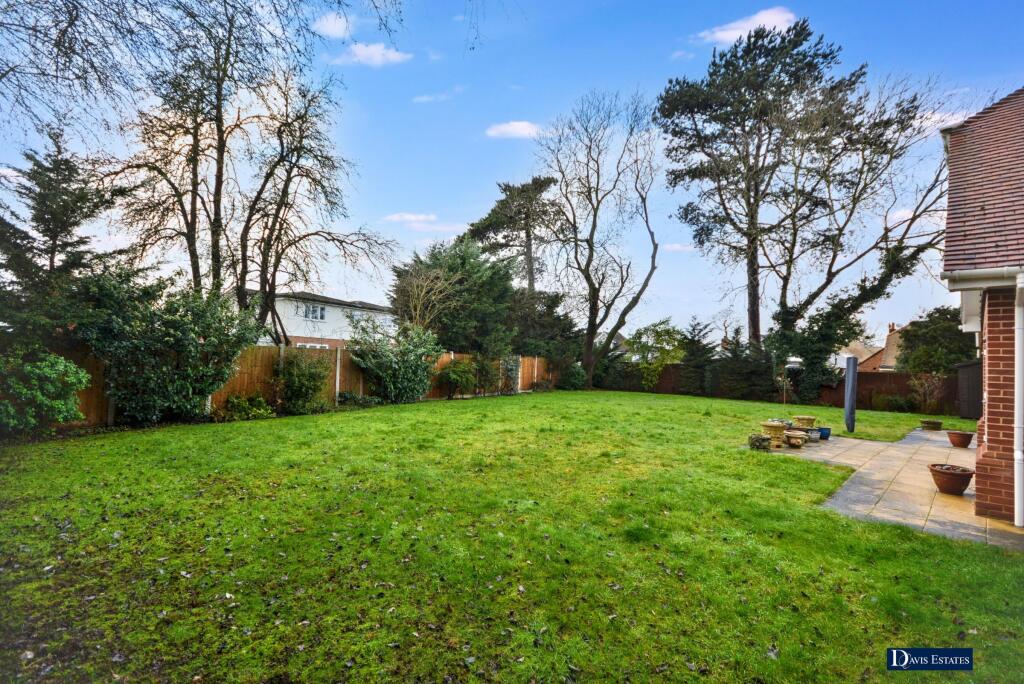 Tall Pines Close, Emerson Park, Hornchurch, RM11 photo 4