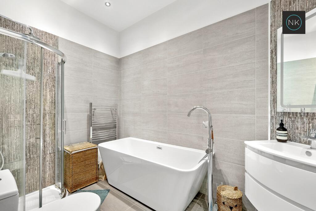 Crescent Road, South Woodford, London, E18 photo 2