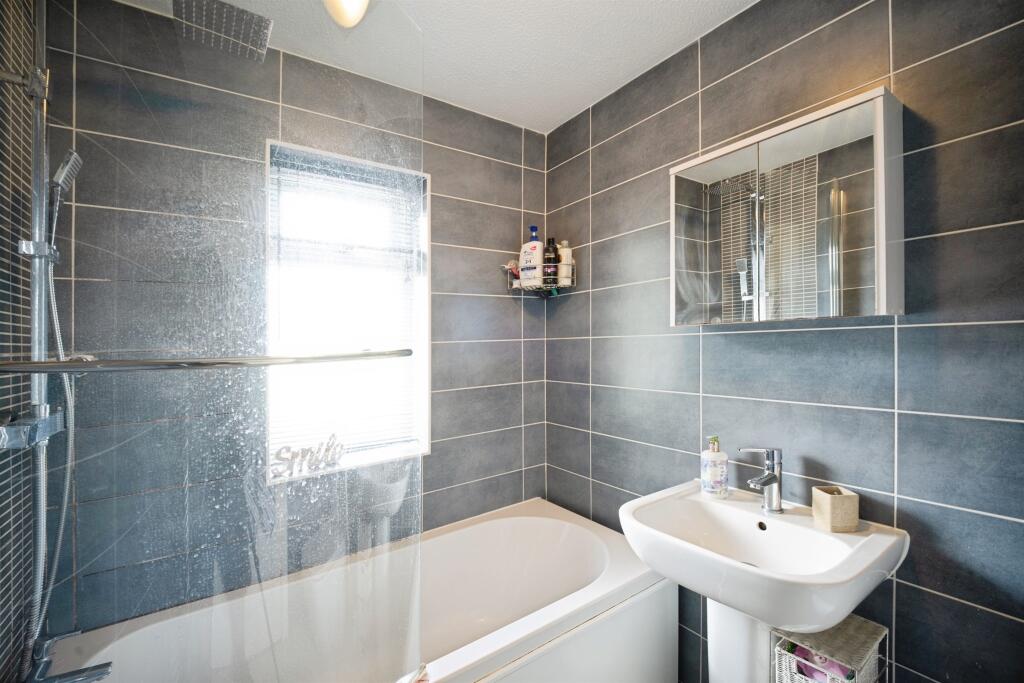 House in Leeds, Howlett Cross - View 4