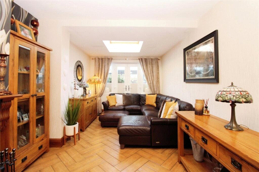House in Salford, Greater Manchester - View 5