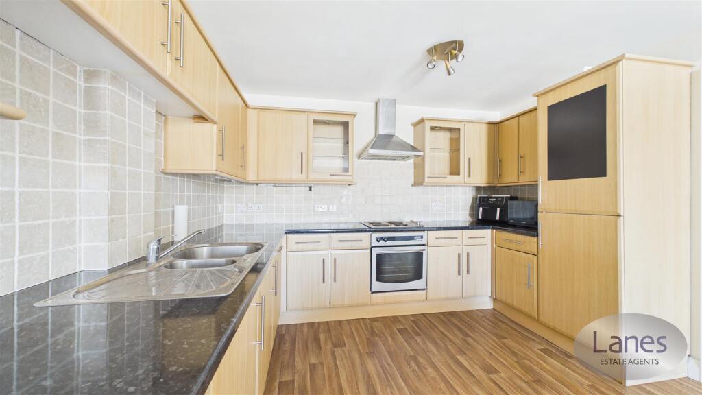 Apartment in Enfield - View 5