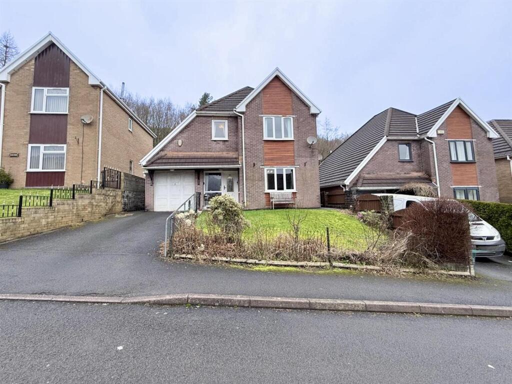 4-bed detached on Heol-Y-Gelli, Aberdare, £299,995