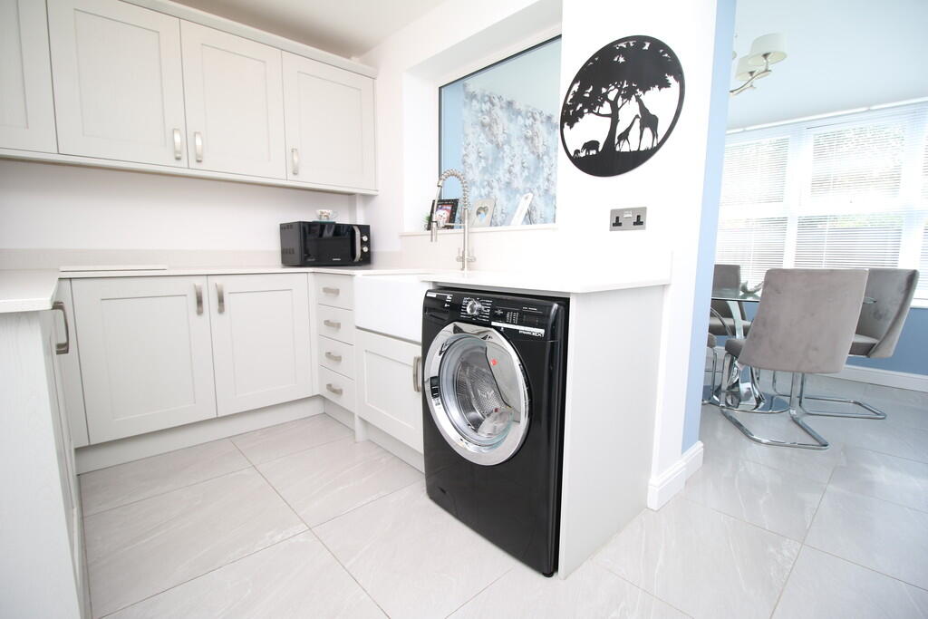 House in Nuneaton and Bedworth, Warwickshire - View 2