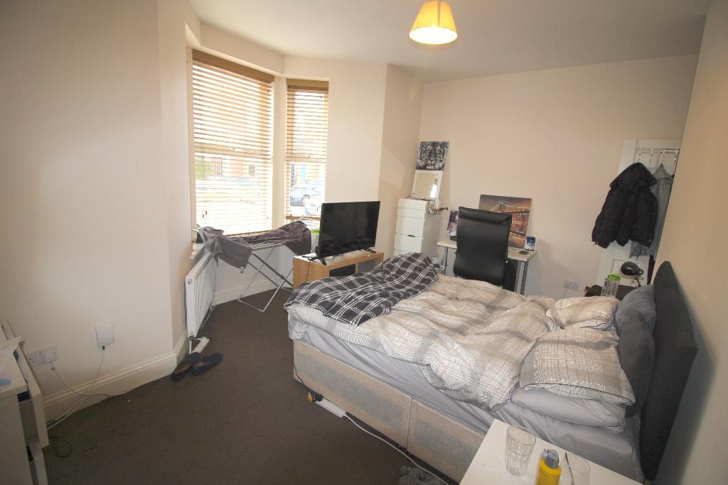 3 bedroom ground floor flat for rent
