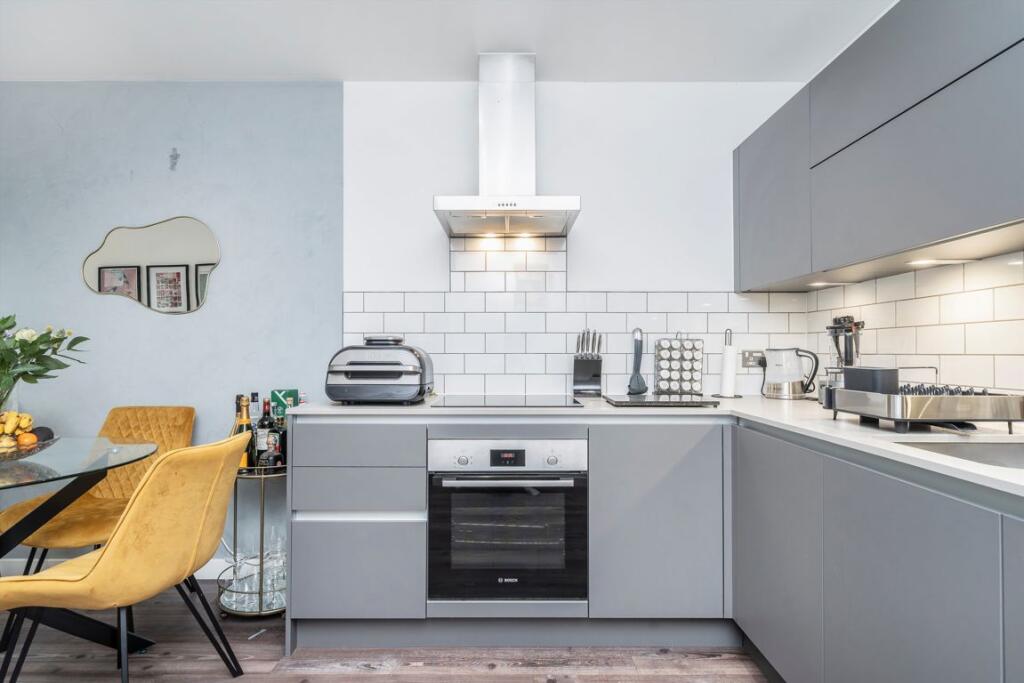 Apartment in London - View 5