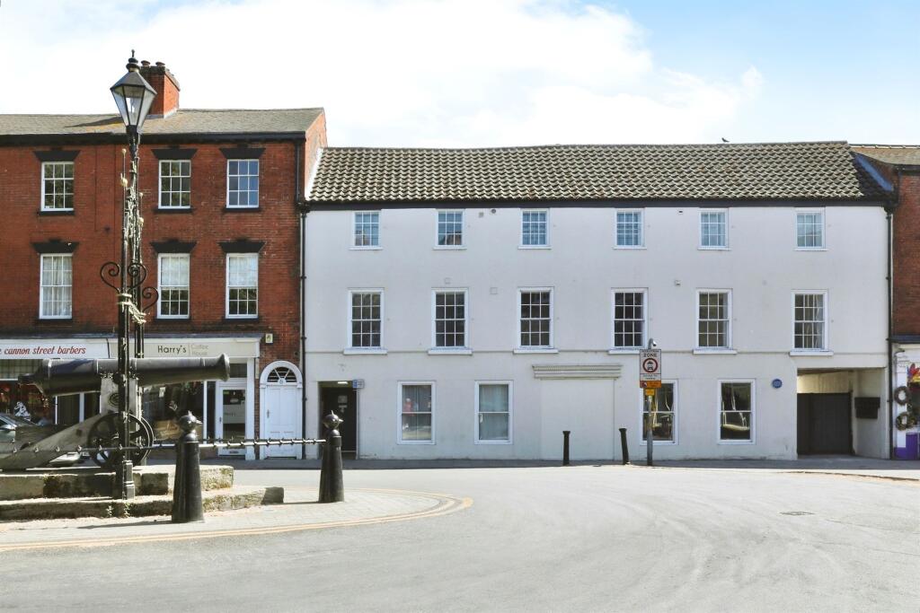 Main image of property: 4 Chapelgate, Retford, DN22