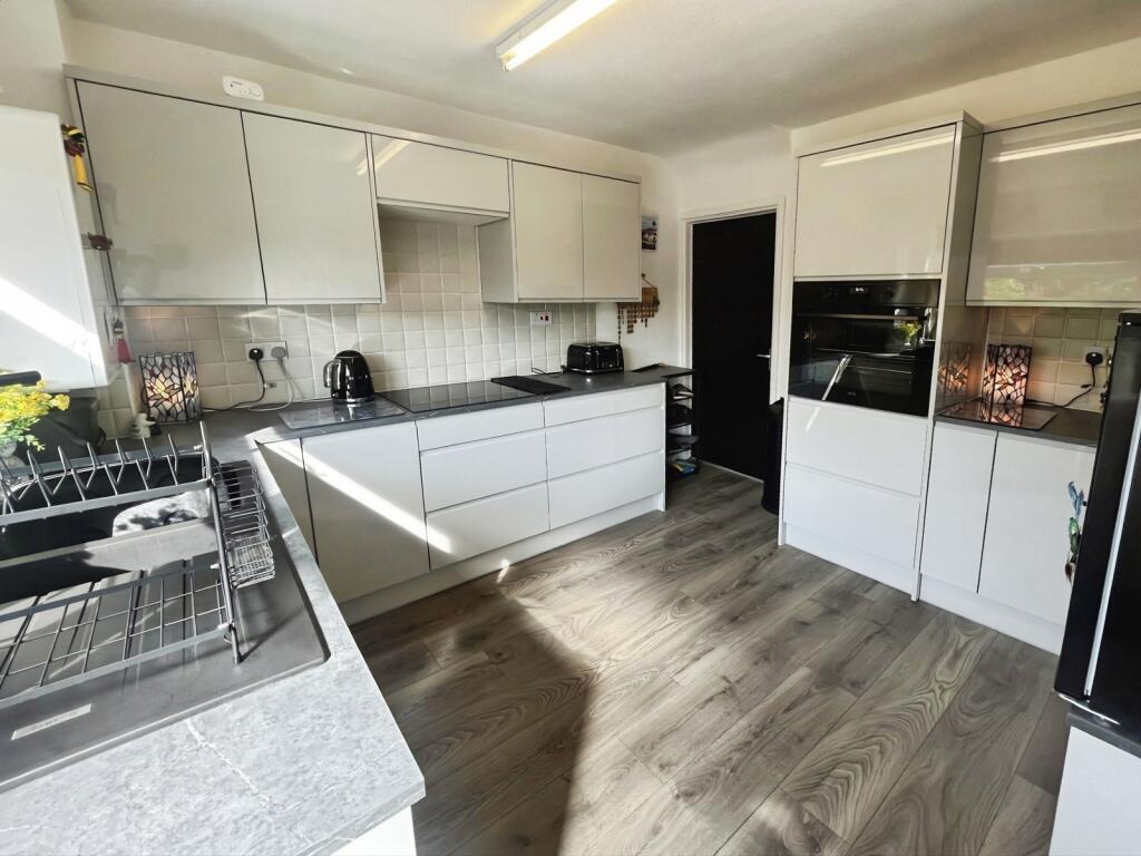House in High Peak, Simmondley - View 3