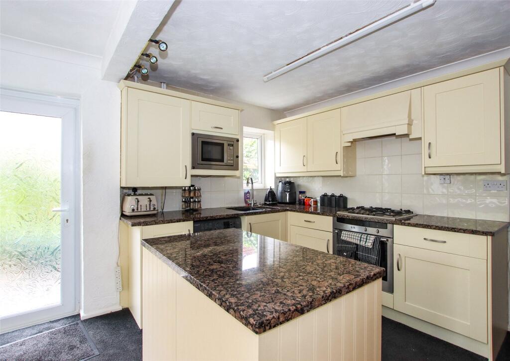 Brownings Close, Pennington, Lymington, Hampshire, SO41 photo 4