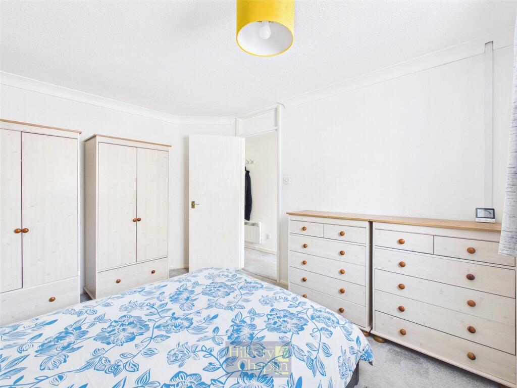 Woodstock Gardens, Laindon, Basildon, Essex, SS15 photo 5