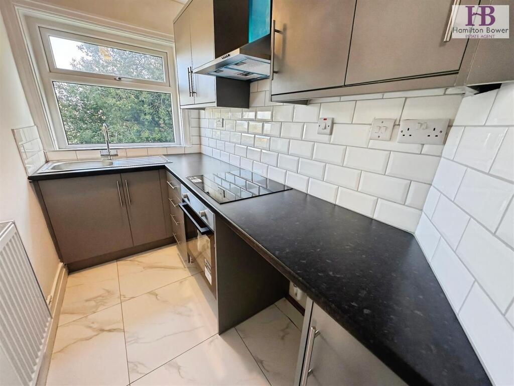 Apartment in Bradford - View 3