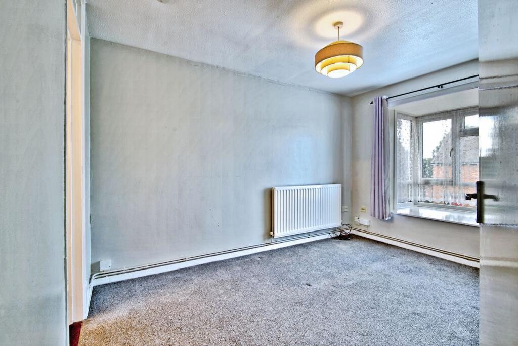 Apartment in Basildon, Wickford - View 2