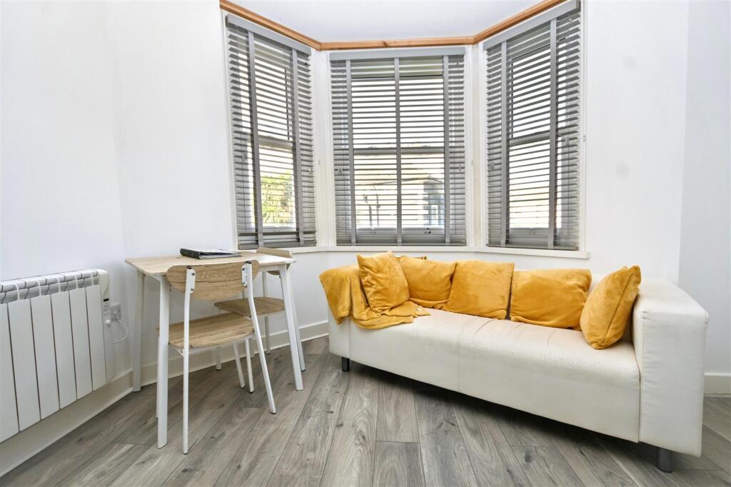 Apartment in Eastbourne, Little Chelsea, Roselands - View 5