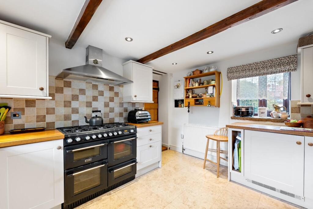 House in Chesterfield, Hady, Spital - More