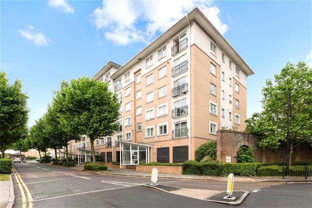 Main image of property: Settlers Court, E14