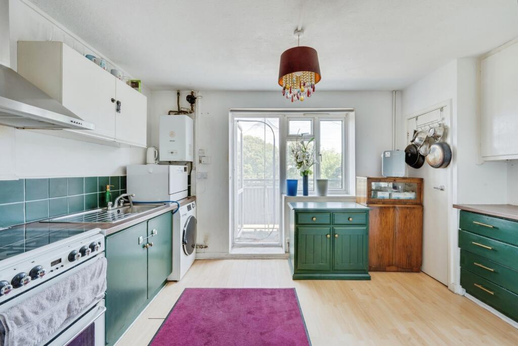 Apartment in Kingston upon Thames - View 4