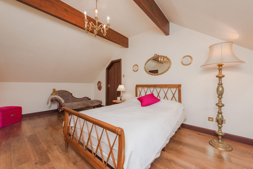 House in Lichfield, Shenstone - More