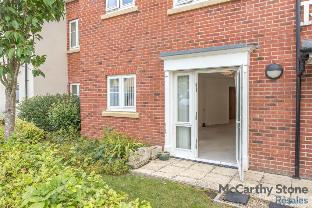 1-bed flat on Roslyn Court, Lisle Lane, Ely, Cambridgeshire, CB7 4FA, £220,000
