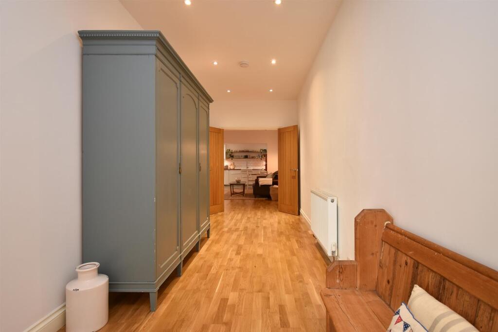 Apartment in Tonbridge - More