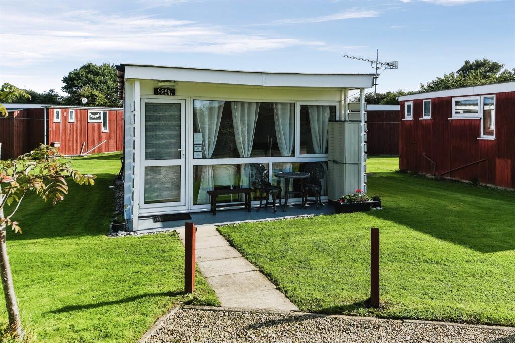 2-bed caravan on Bankside, Heacham, King's Lynn, £60,000