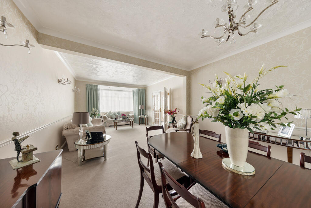 House in Ilford, Barkingside - View 3
