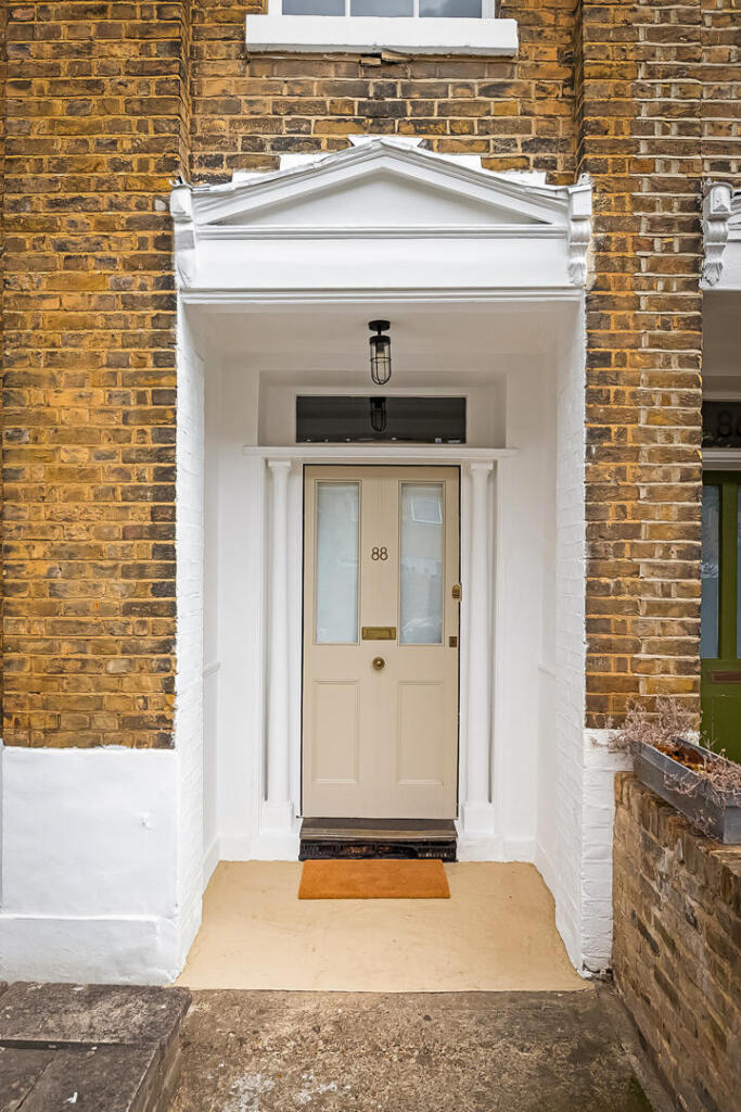 House in London - View 2