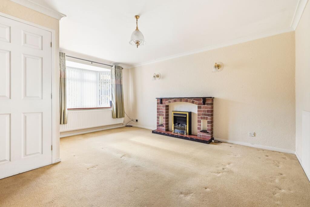 Long Acre, Codsall, WV8 photo 4
