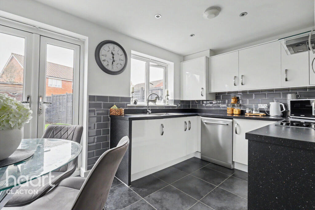 House in Clacton-on-Sea - View 5