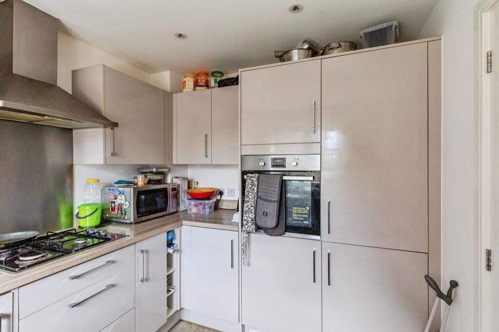 House in Northampton, Wellingborough - More