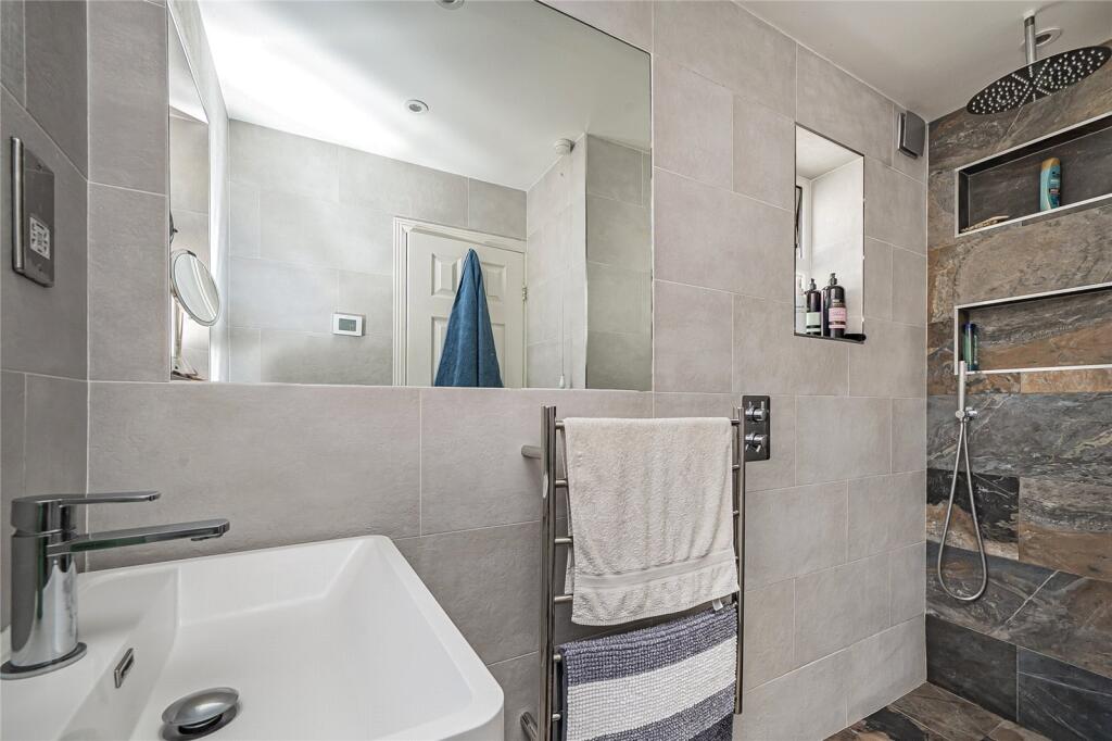 House in Twickenham - View 5