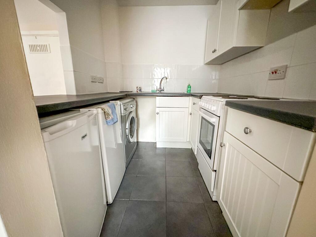 Blandford Alley, Highworth, SN6 photo 3