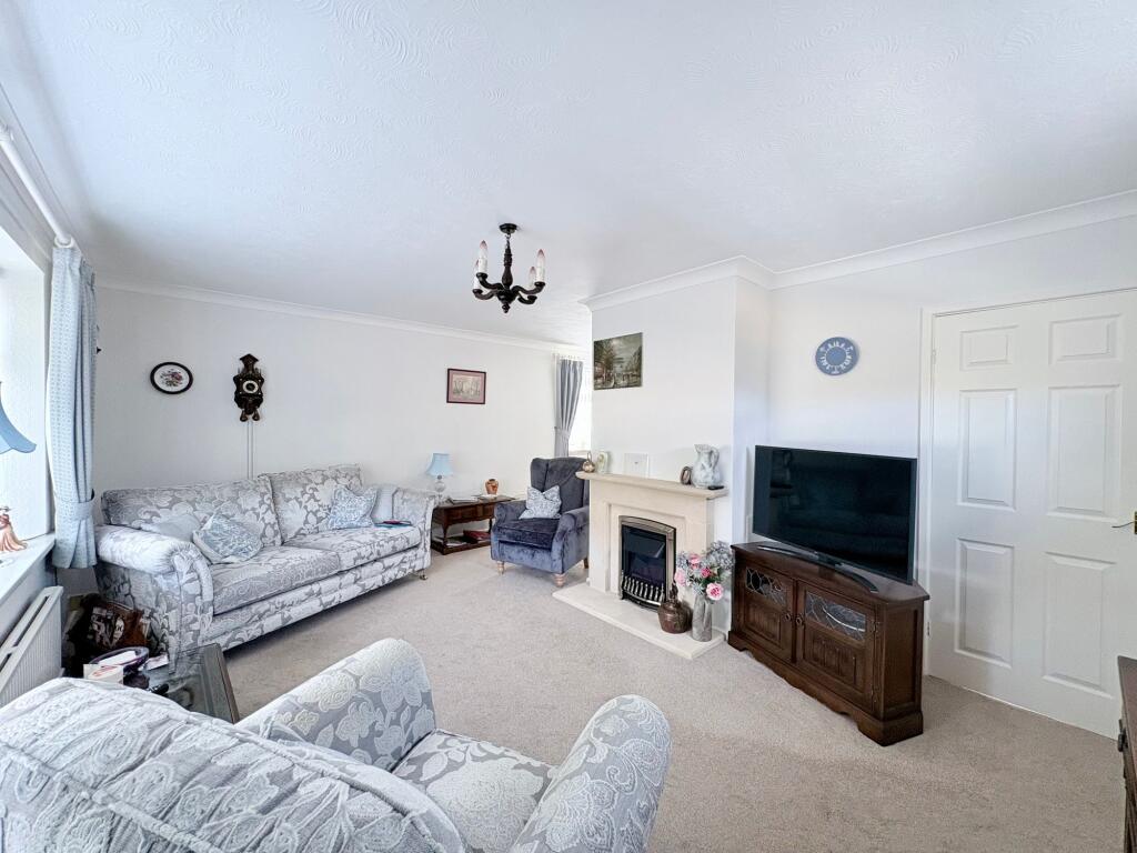 House in Doncaster, Cantley - More