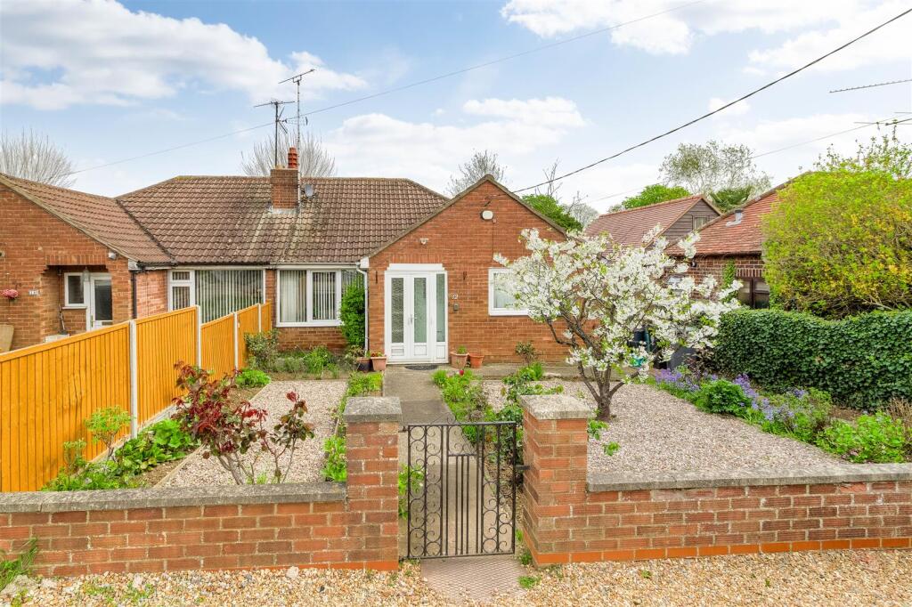 3-bed semi-detached on Woodland Road, Rushden, £215,000