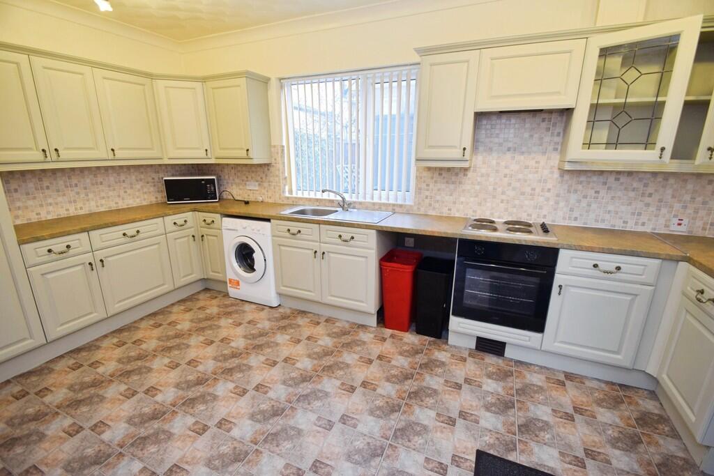 House in Bradford, West Yorkshire - View 4