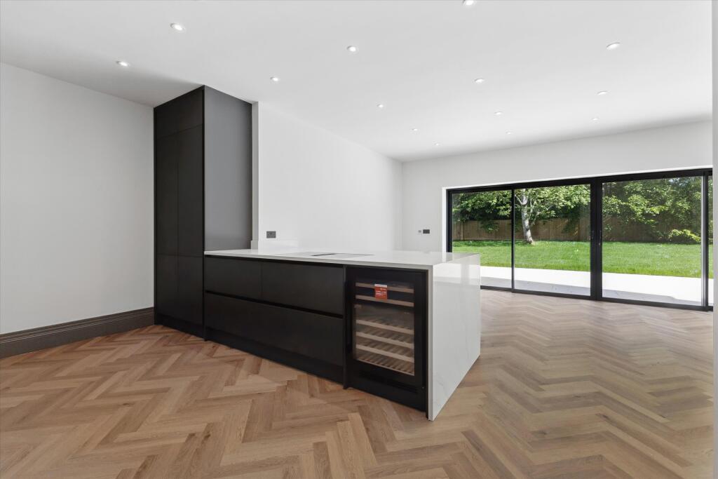 House in Gloucester - View 4