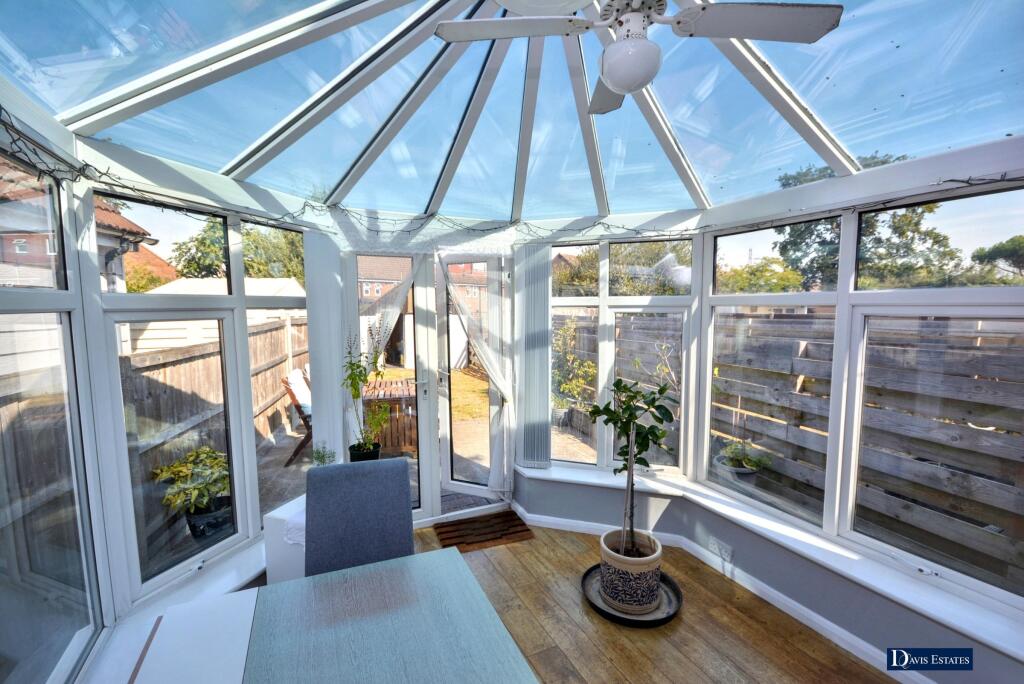 House in London, Cranham - More