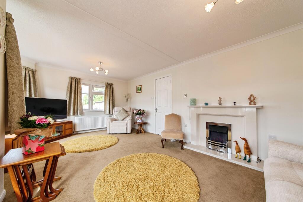 House in East Lindsey, Coningsby - More
