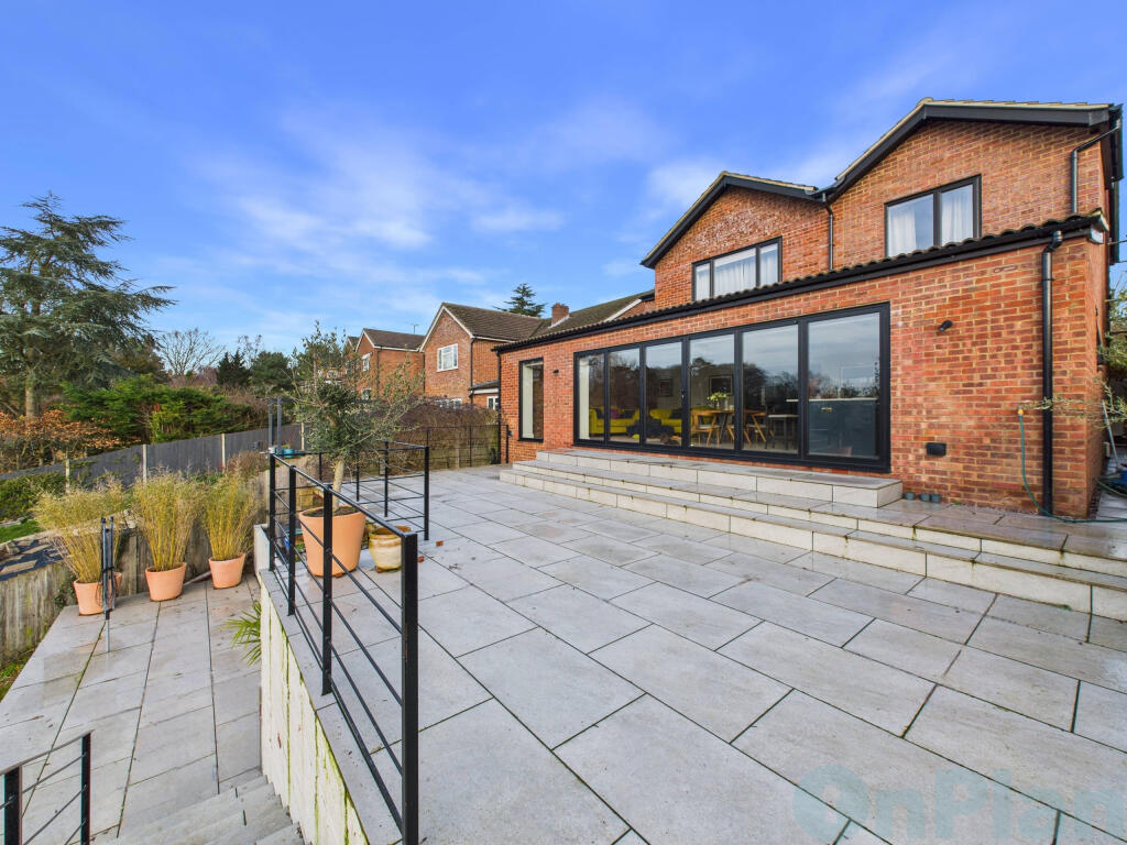 House in Buckinghamshire, Little Brickhill - View 2
